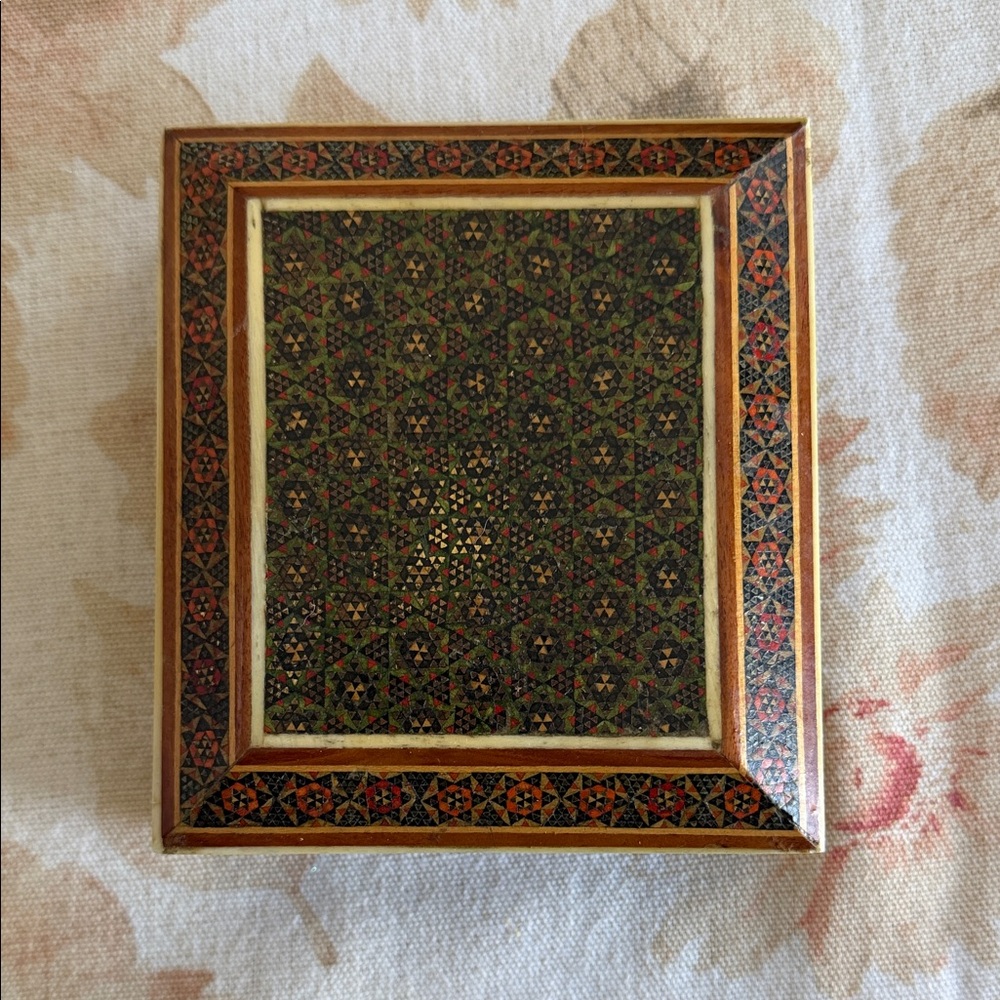 Elegant Black and Gold Jewelry Organizer Box